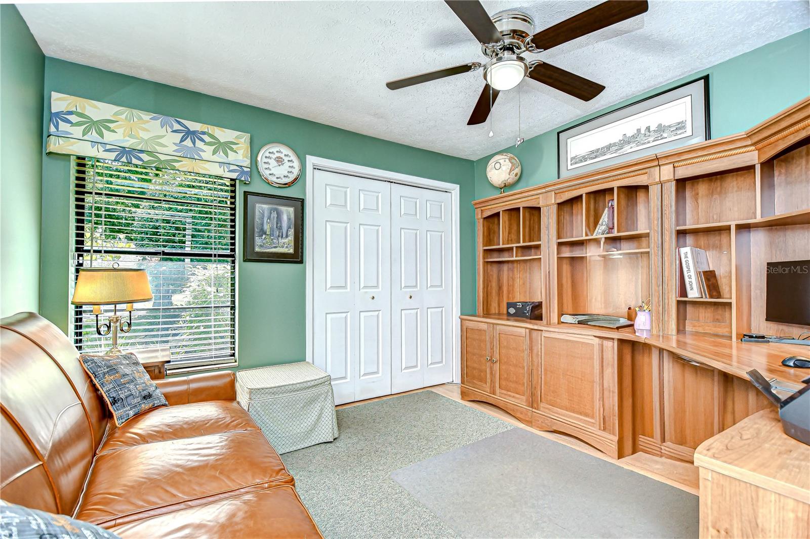 Image 36 of 51 For 15913 Winding Drive
