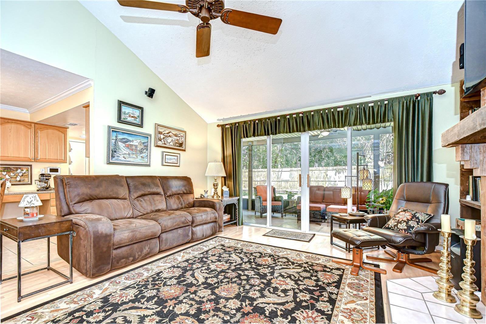 Image 37 of 51 For 15913 Winding Drive