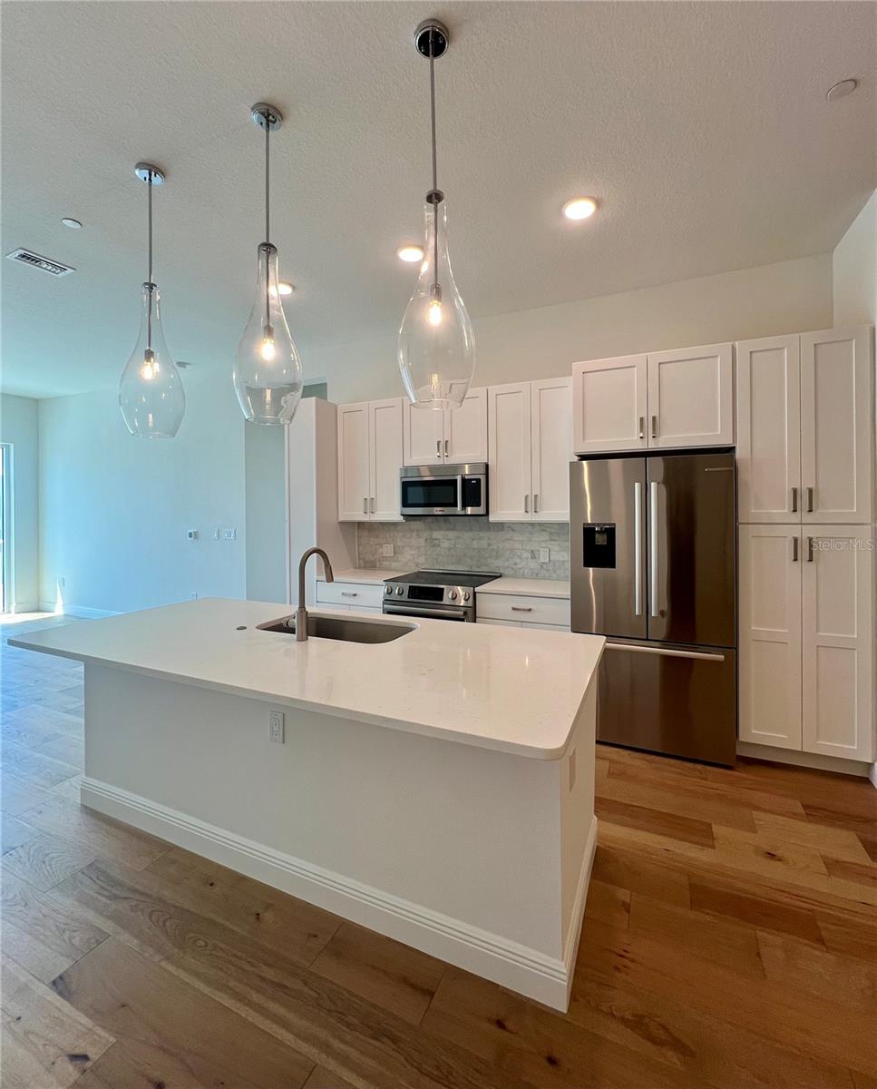 Image 3 of 33 For 600 3rd Avenue S 503