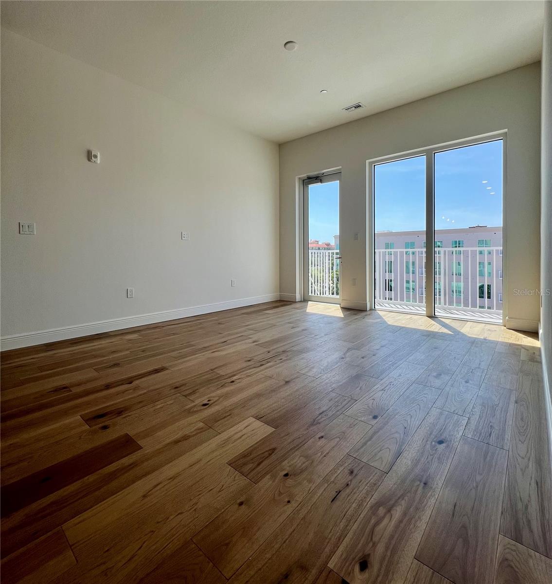 Image 6 of 33 For 600 3rd Avenue S 503