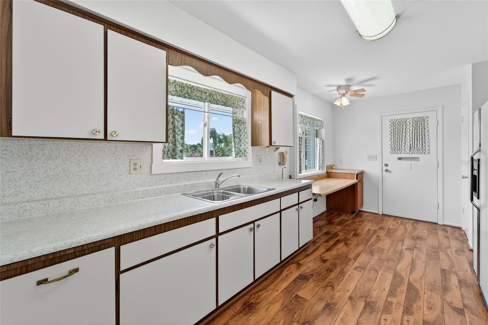 Image 17 of 66 For 1607 Vincennes Drive