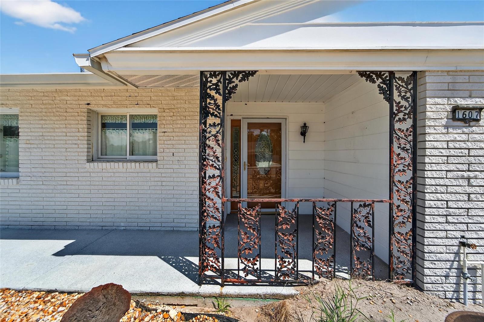 Image 4 of 66 For 1607 Vincennes Drive