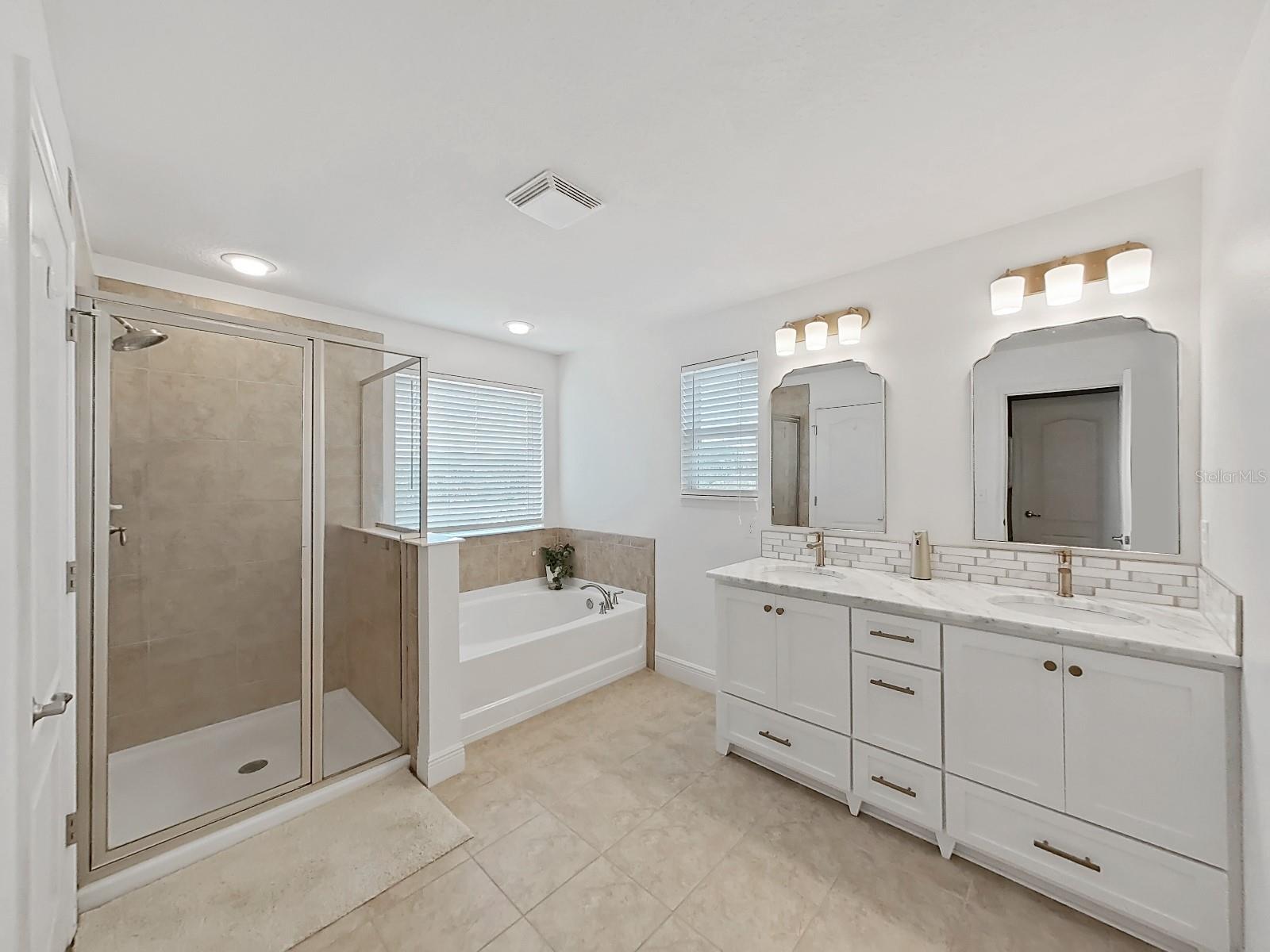 Image 19 of 36 For 10168 Grand Oak Circle