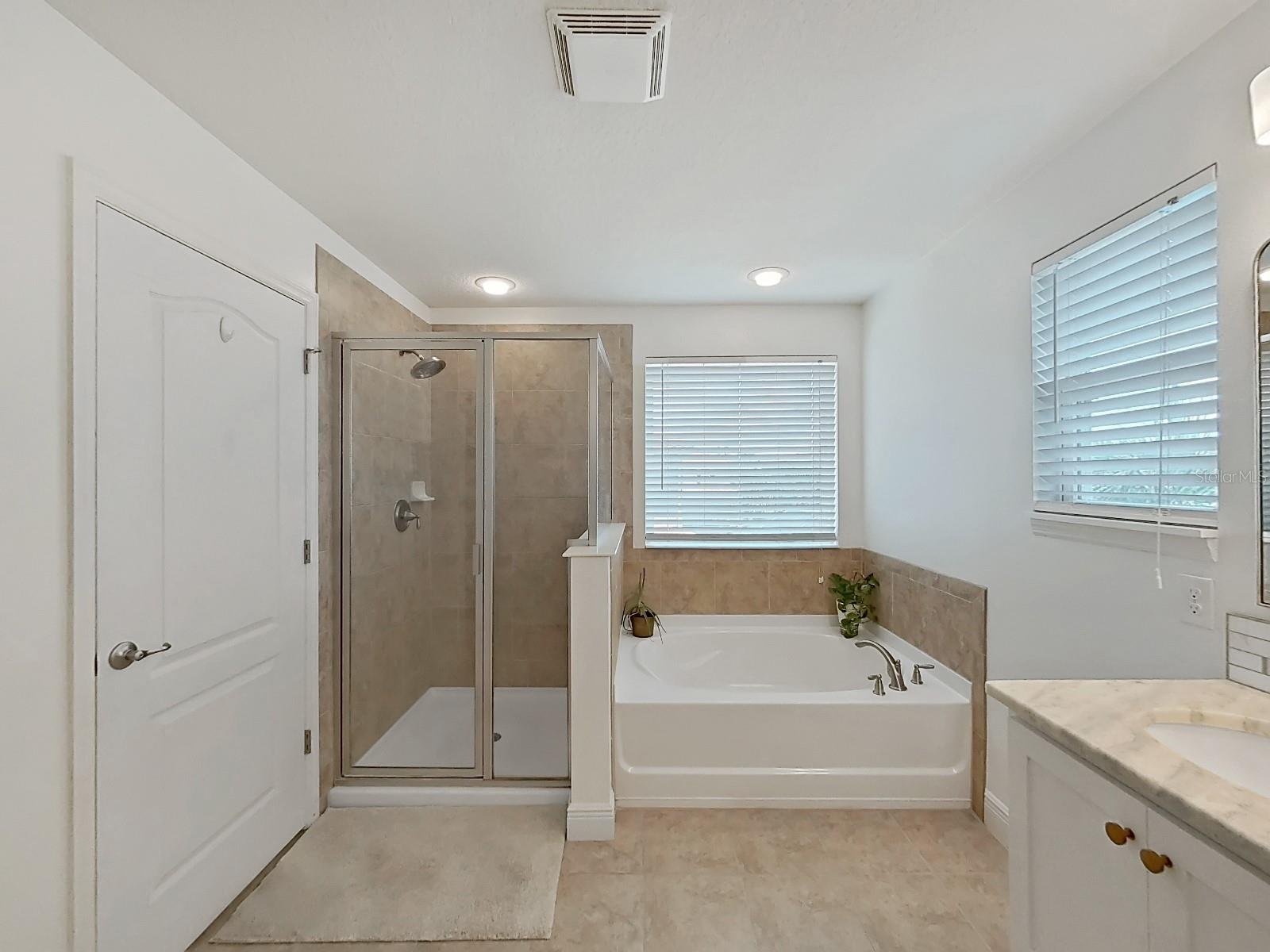 Image 20 of 36 For 10168 Grand Oak Circle