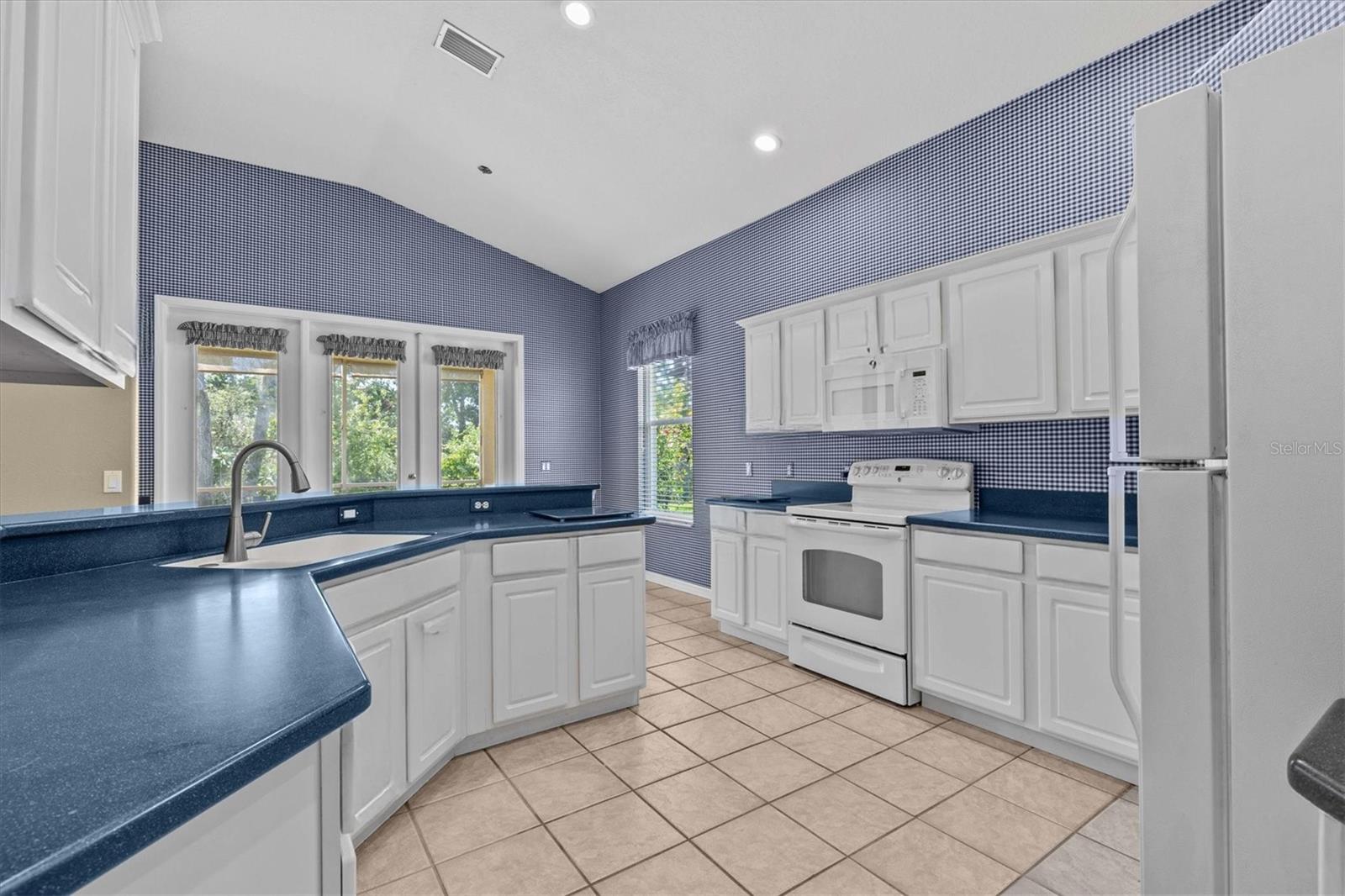 Image 15 of 41 For 1852 Longview Lane