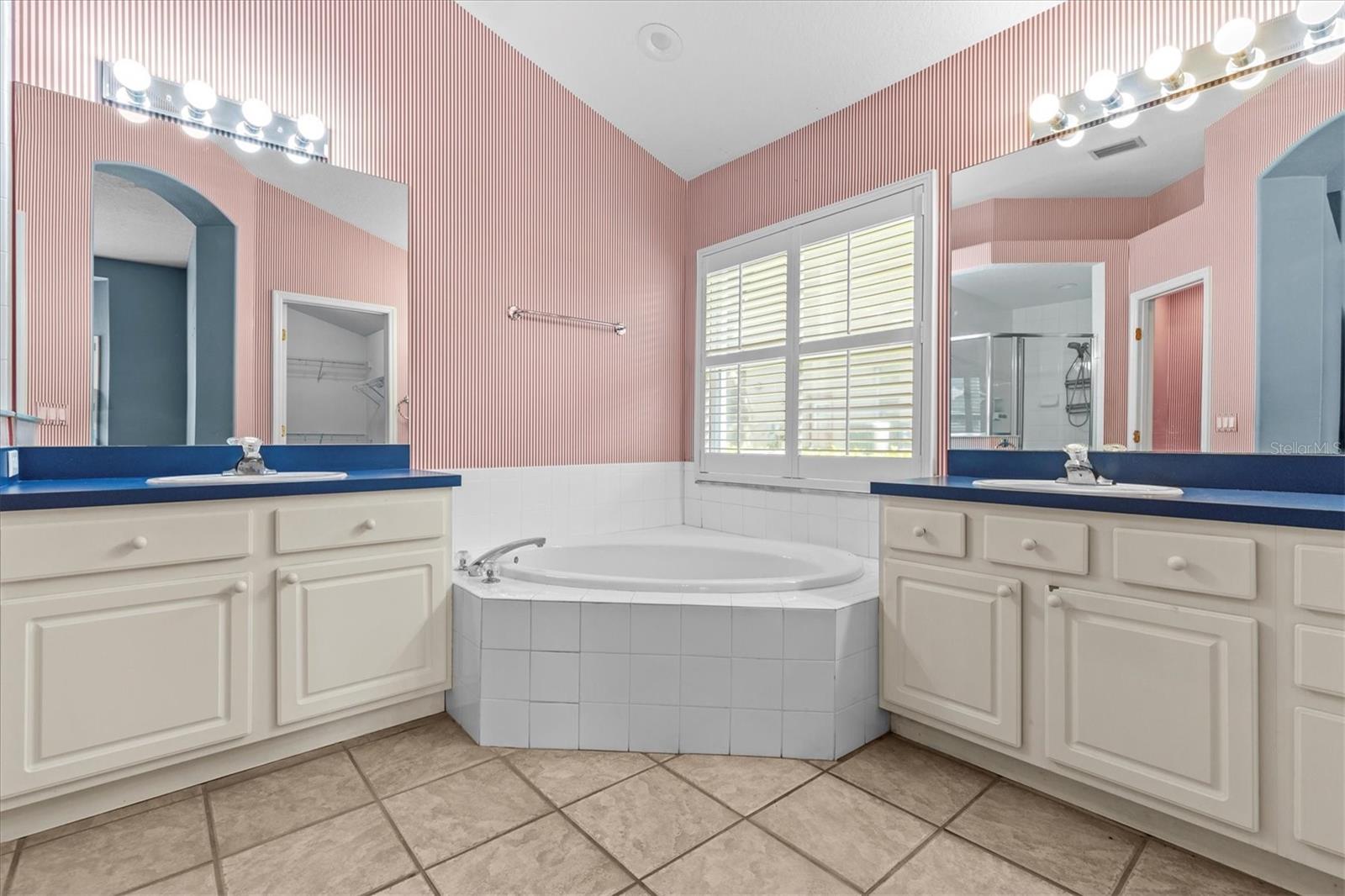 Image 20 of 41 For 1852 Longview Lane