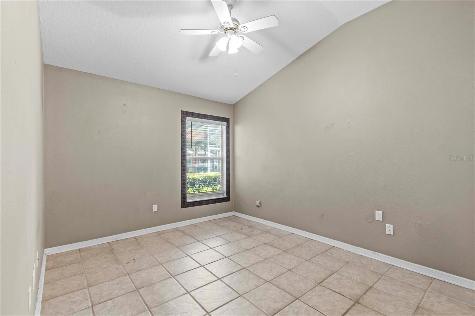 Image 24 of 41 For 1852 Longview Lane