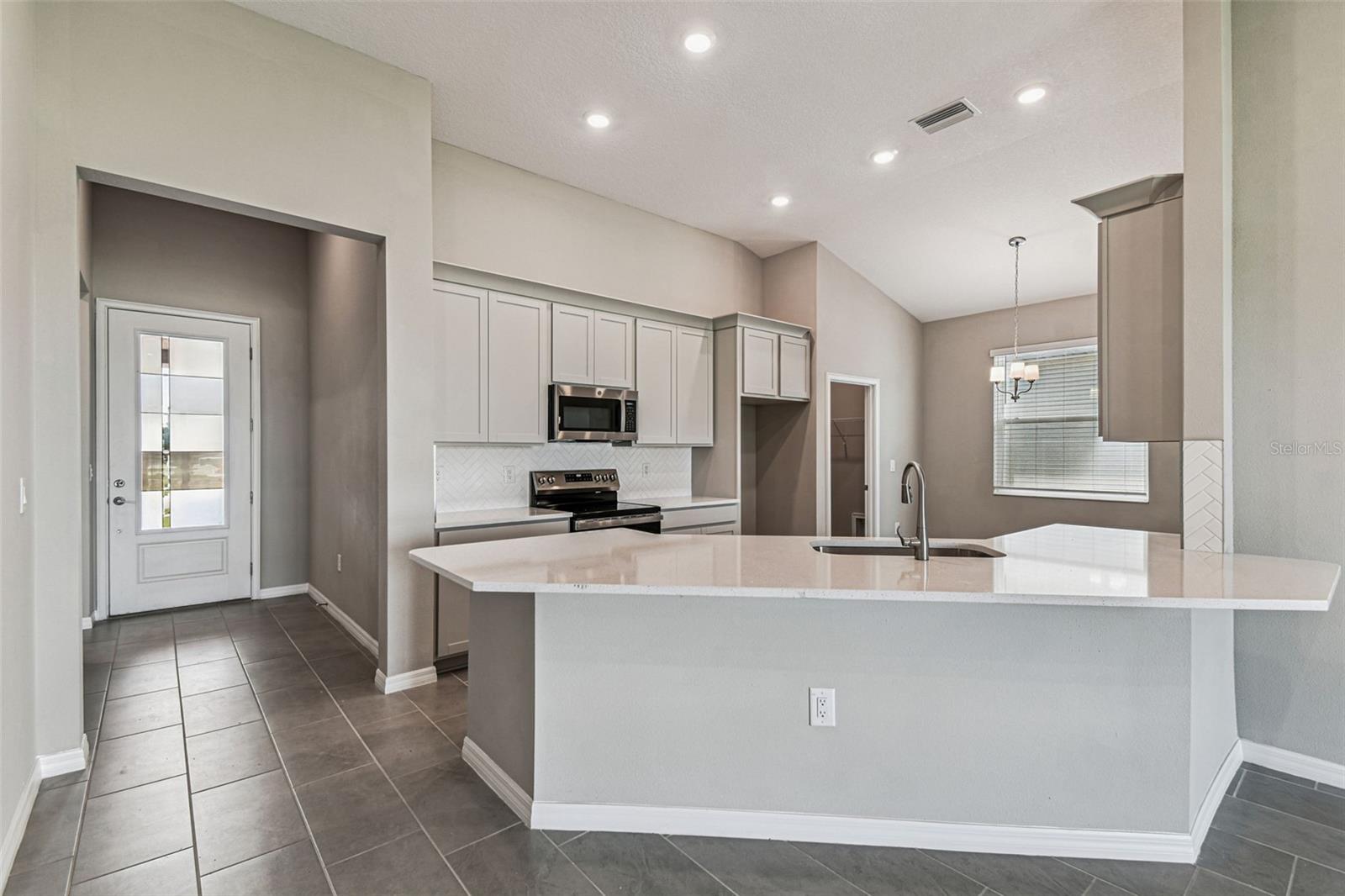 Image 6 of 18 For 12649 Kelly Ann Loop