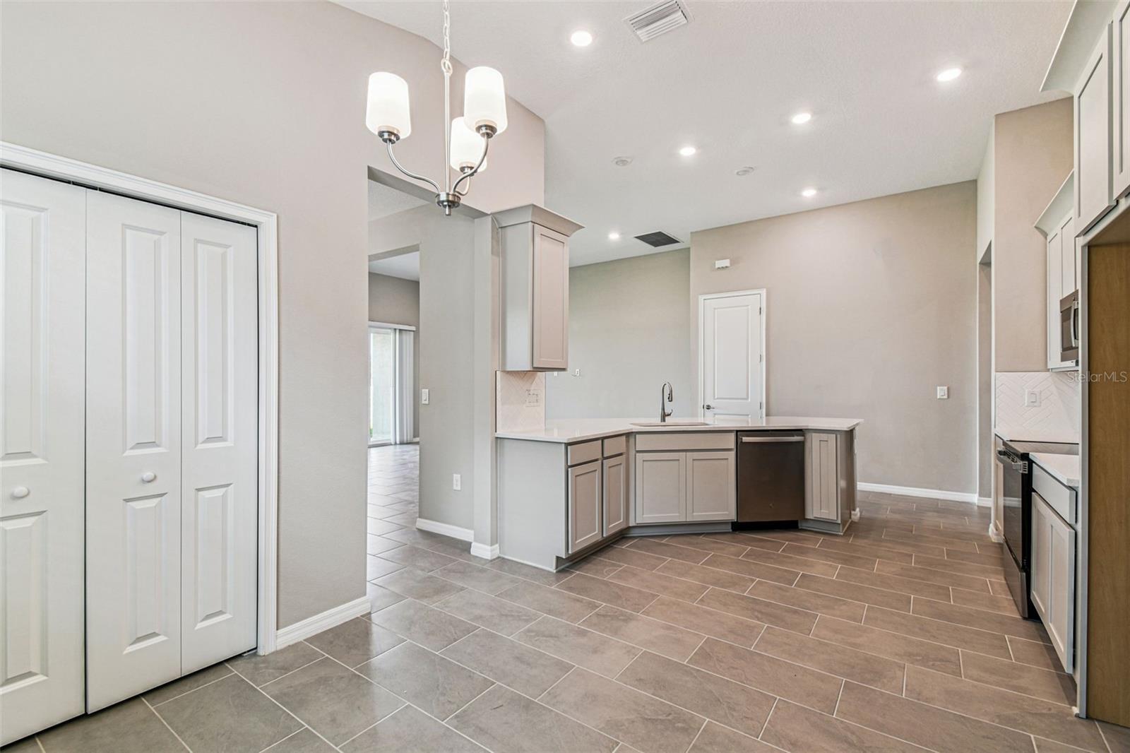 Image 7 of 18 For 12649 Kelly Ann Loop