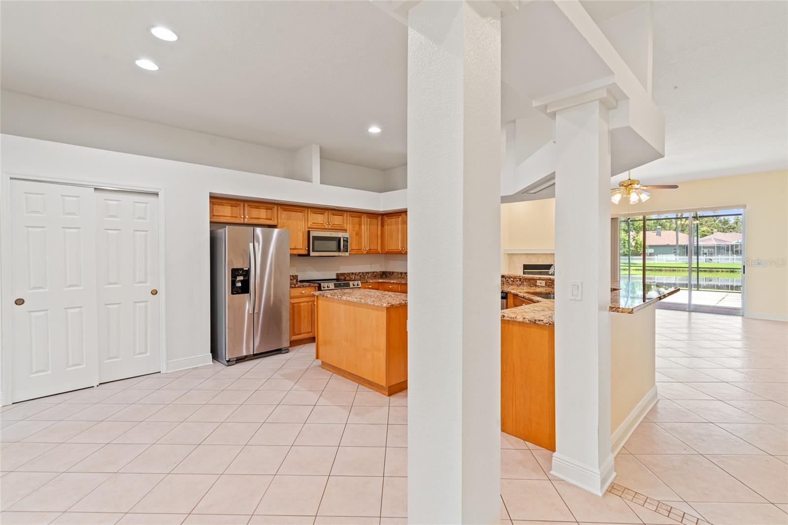 Listing photo id 10 for 1406 Deerbourne Drive
