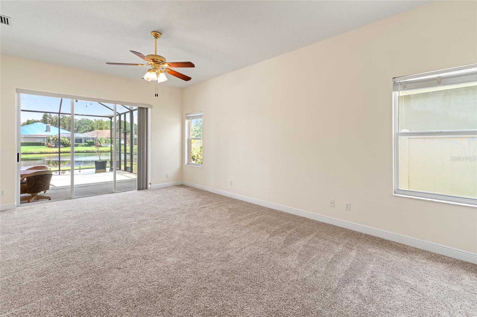 Listing photo id 17 for 1406 Deerbourne Drive