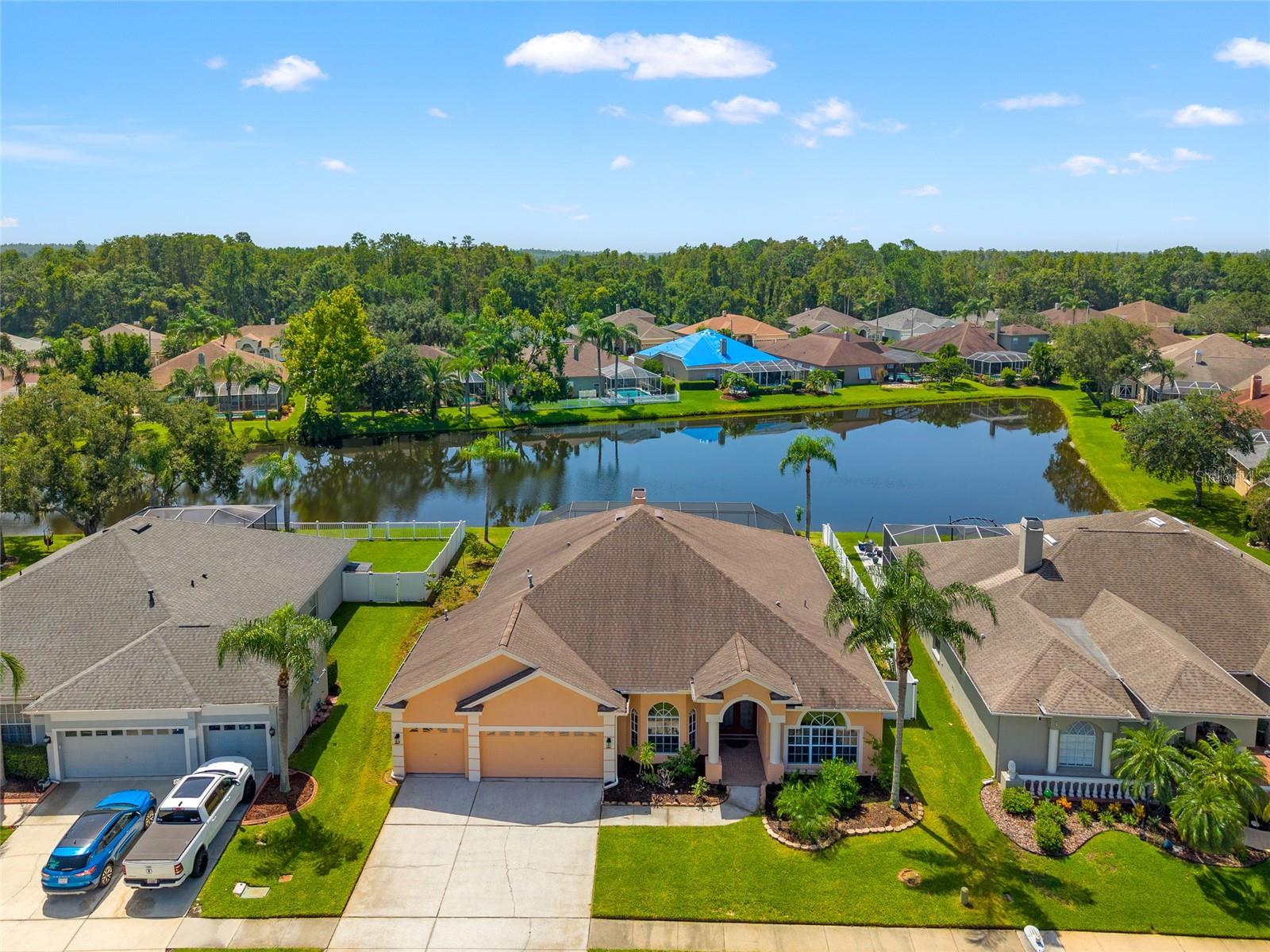 Listing photo id 0 for 1406 Deerbourne Drive