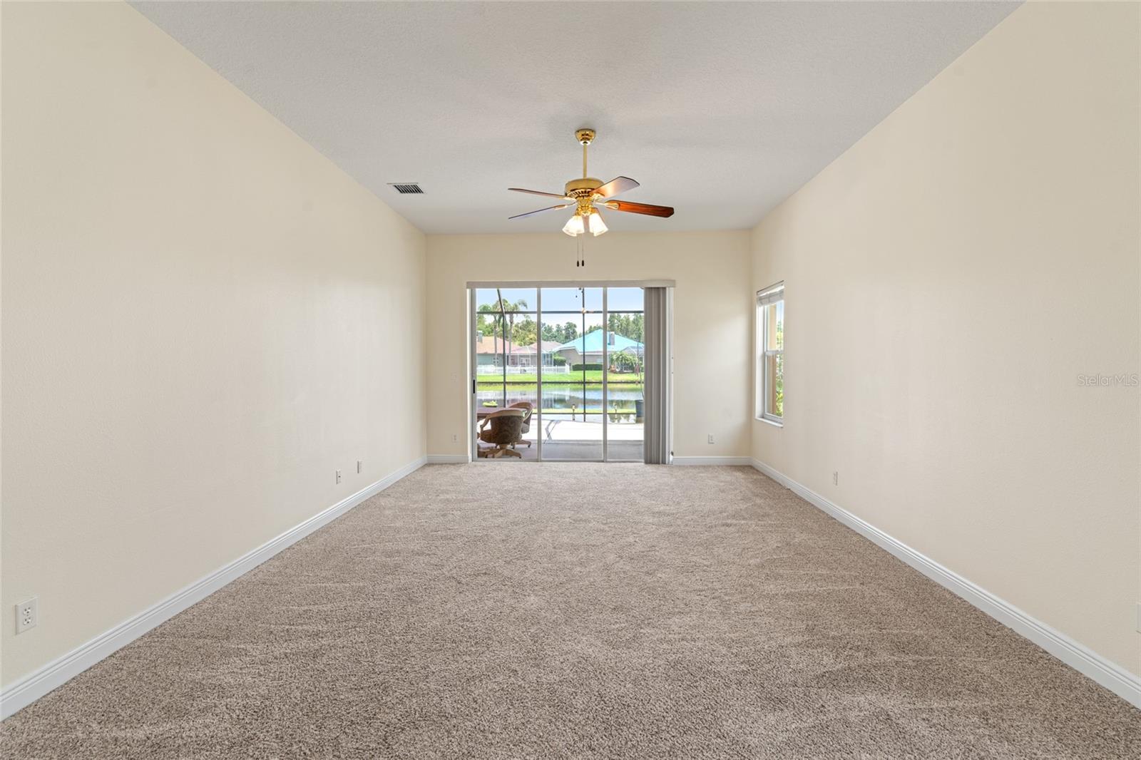 Listing photo id 20 for 1406 Deerbourne Drive