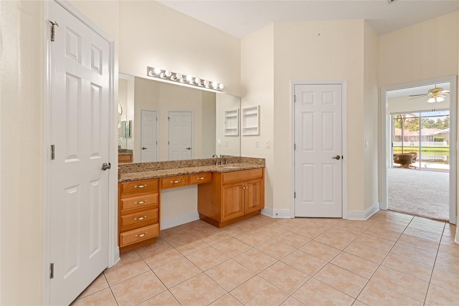 Listing photo id 23 for 1406 Deerbourne Drive