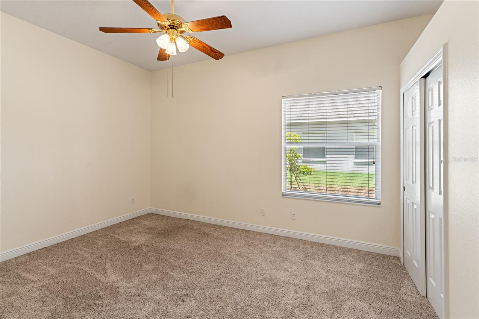 Listing photo id 25 for 1406 Deerbourne Drive