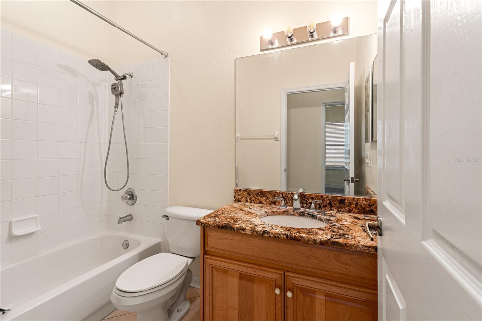 Listing photo id 27 for 1406 Deerbourne Drive