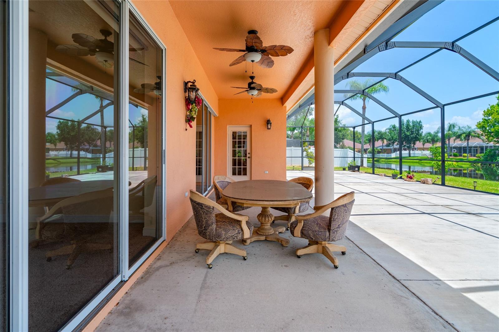 Listing photo id 30 for 1406 Deerbourne Drive