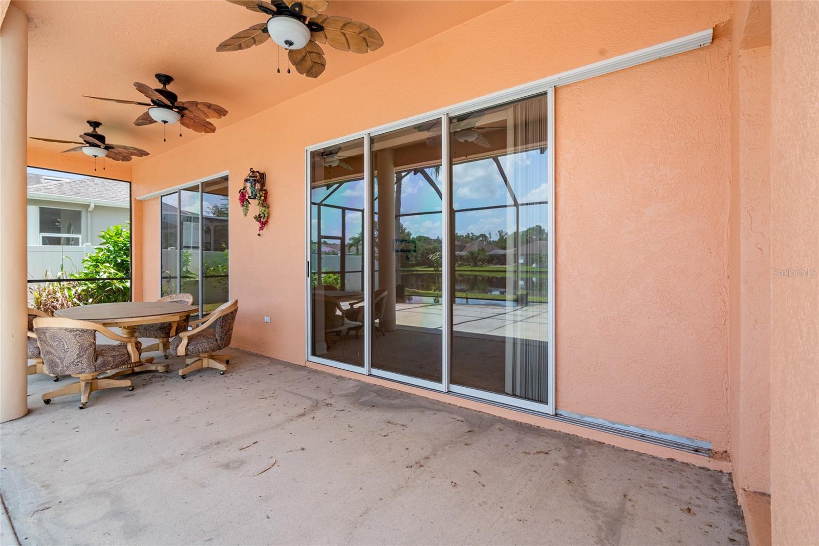 Listing photo id 31 for 1406 Deerbourne Drive