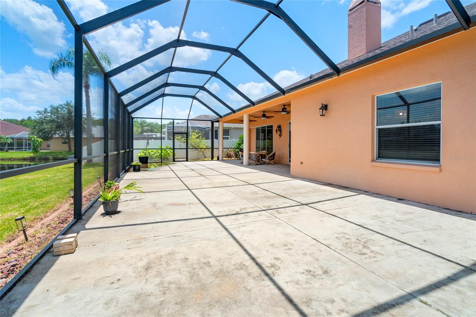 Listing photo id 33 for 1406 Deerbourne Drive
