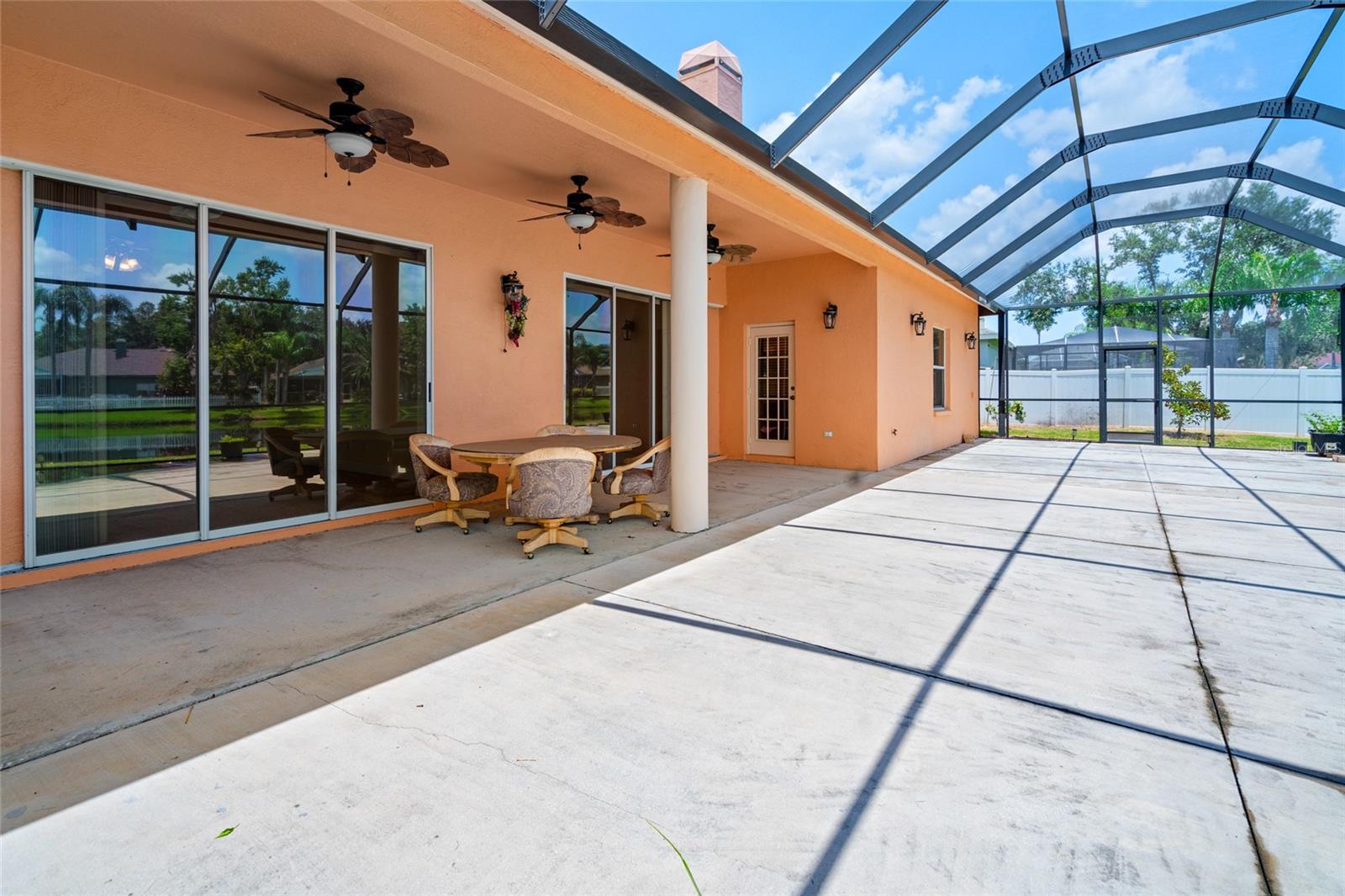 Listing photo id 34 for 1406 Deerbourne Drive