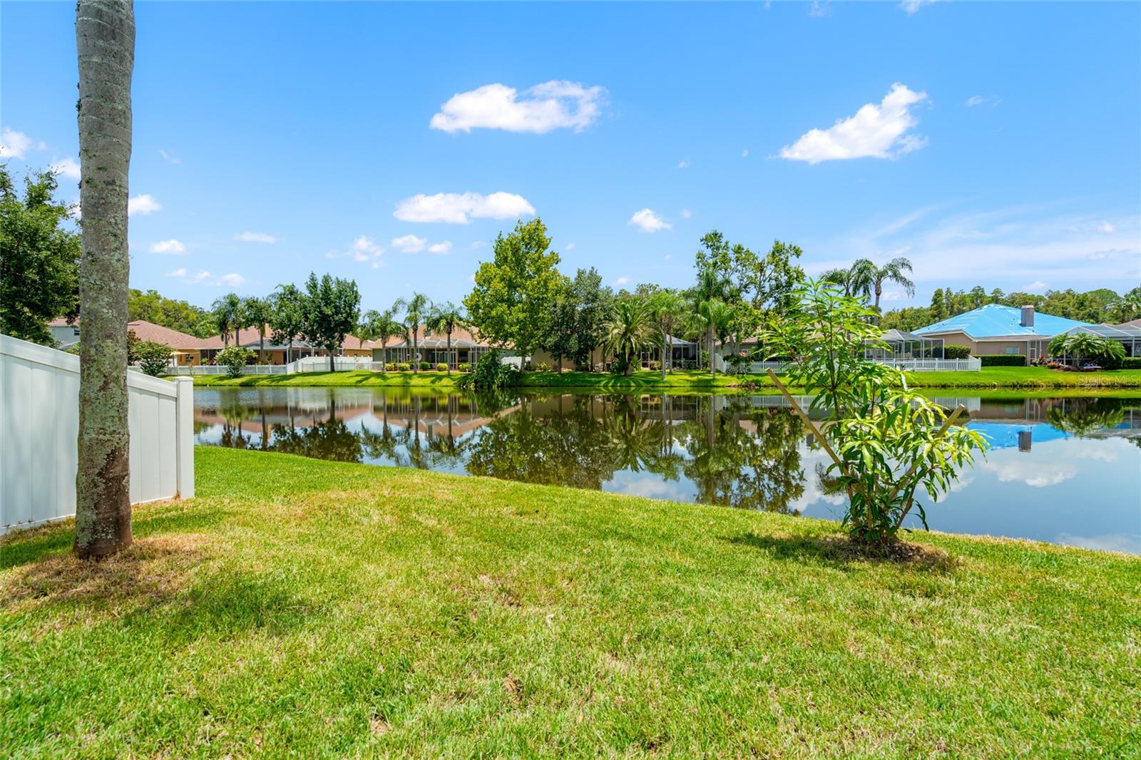 Listing photo id 36 for 1406 Deerbourne Drive