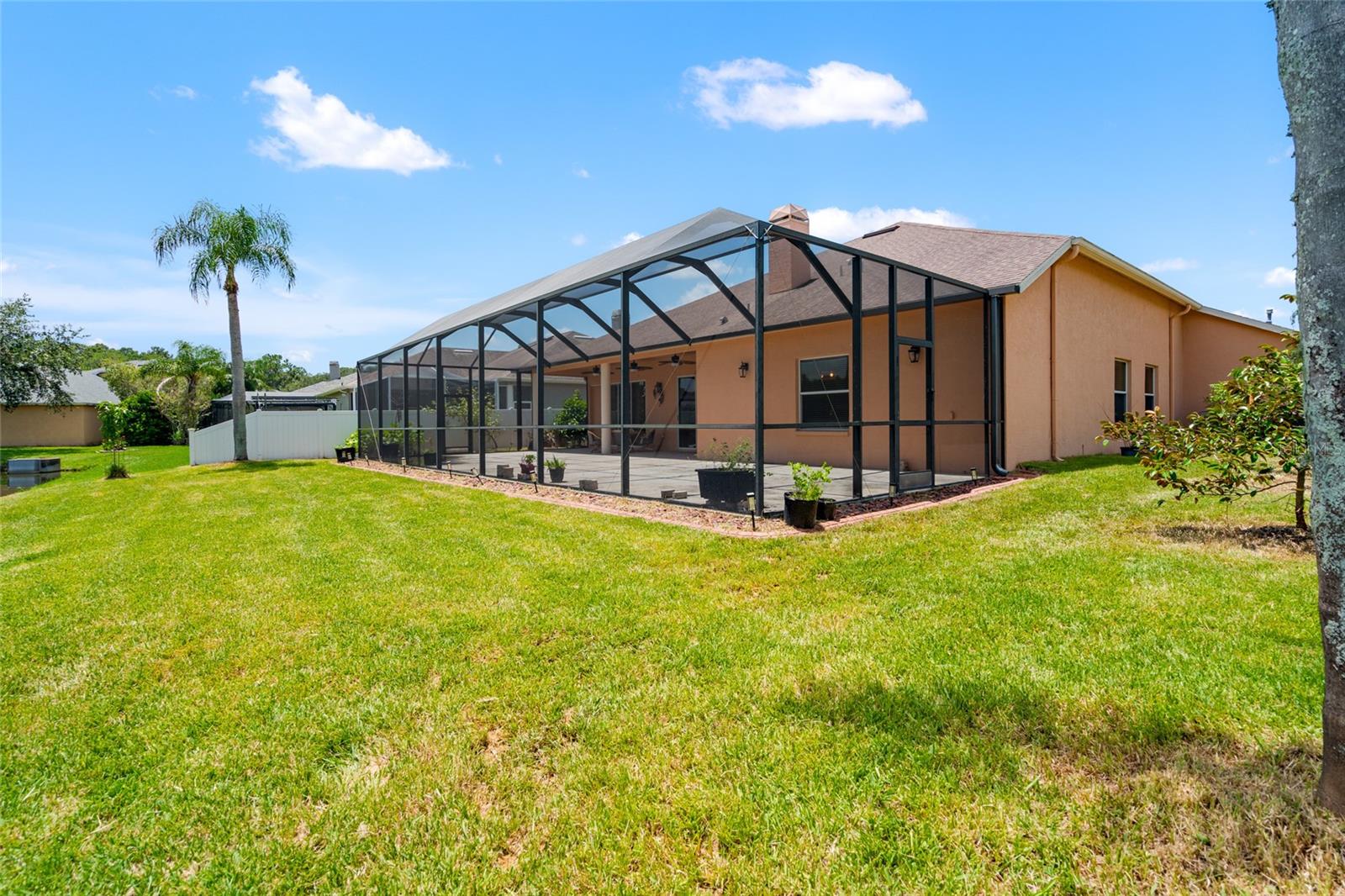 Listing photo id 38 for 1406 Deerbourne Drive