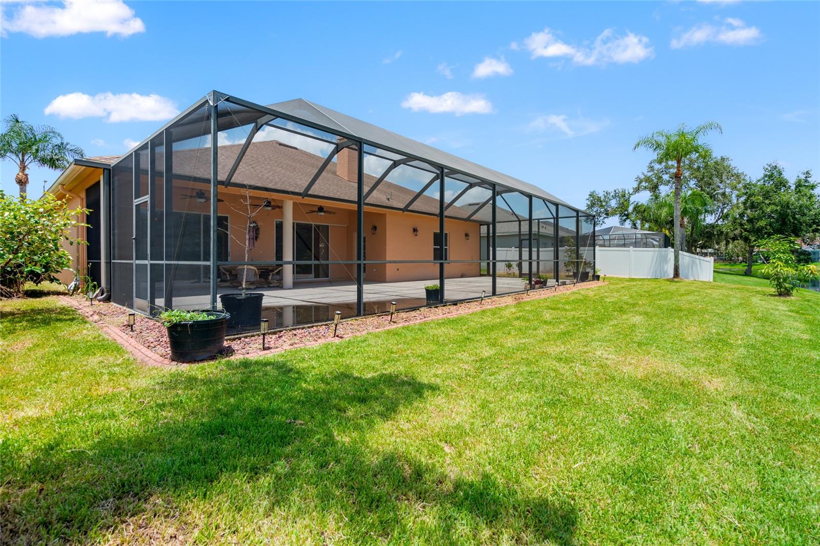 Listing photo id 40 for 1406 Deerbourne Drive