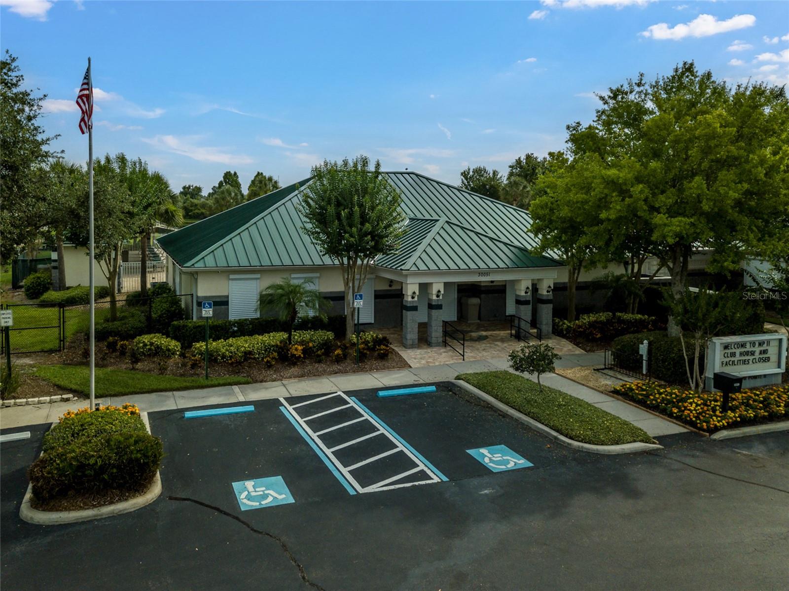 Listing photo id 44 for 1406 Deerbourne Drive