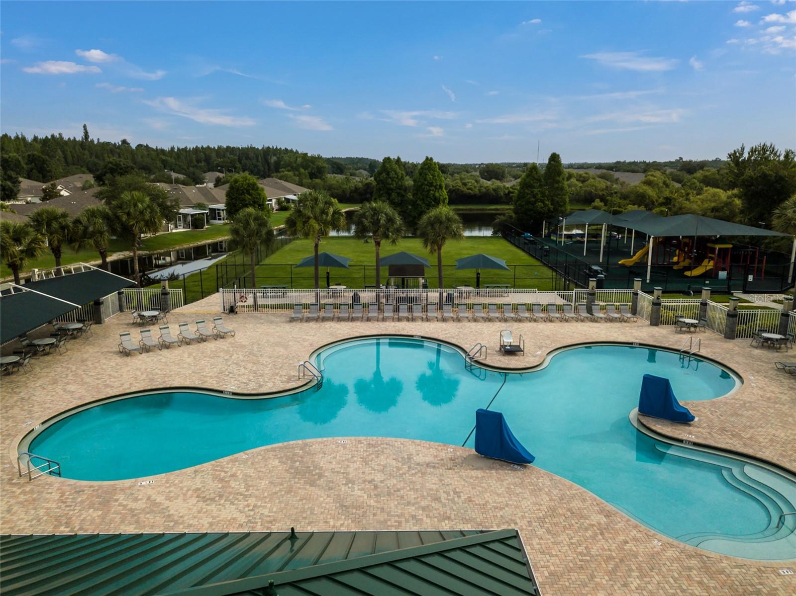 Listing photo id 45 for 1406 Deerbourne Drive