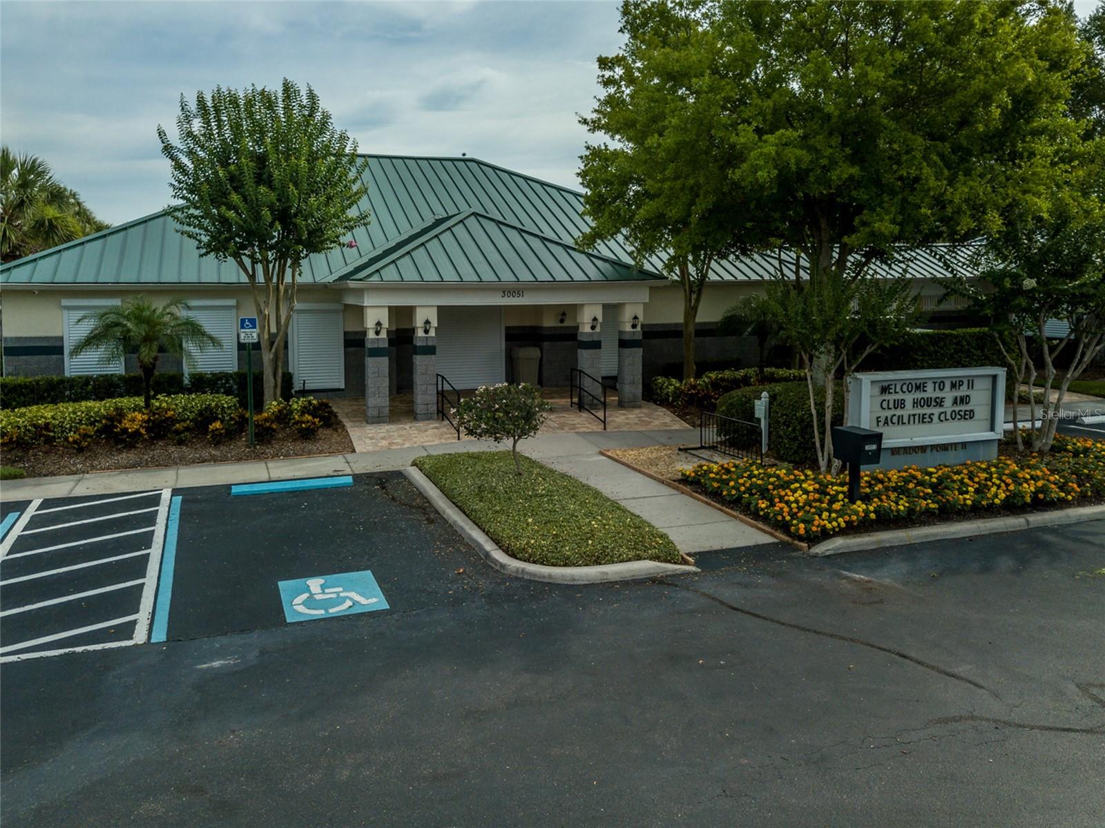Listing photo id 47 for 1406 Deerbourne Drive