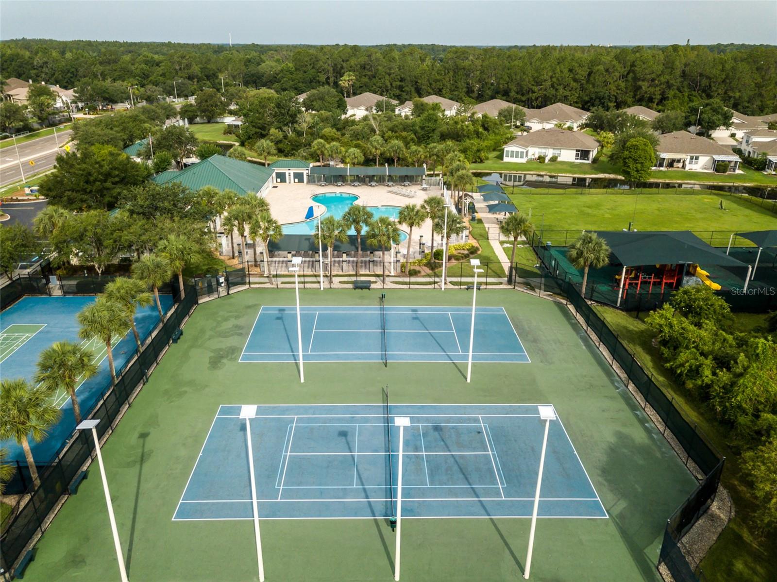 Listing photo id 49 for 1406 Deerbourne Drive