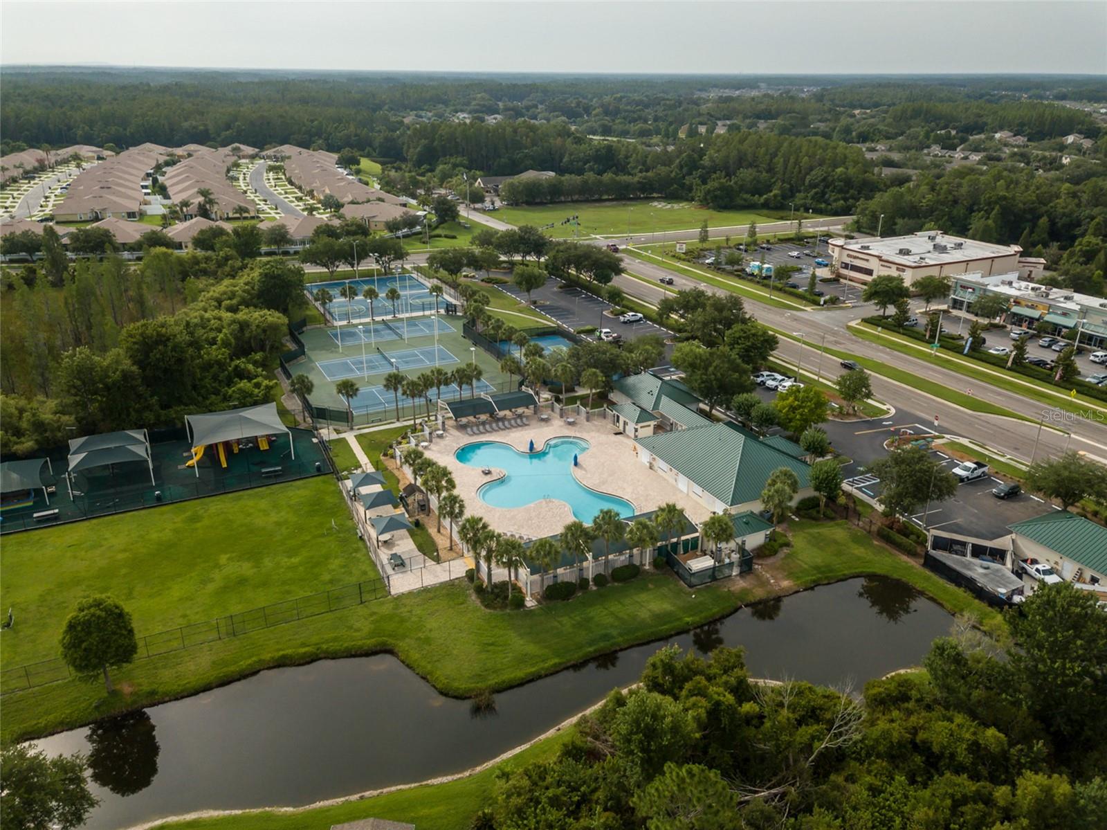 Listing photo id 52 for 1406 Deerbourne Drive