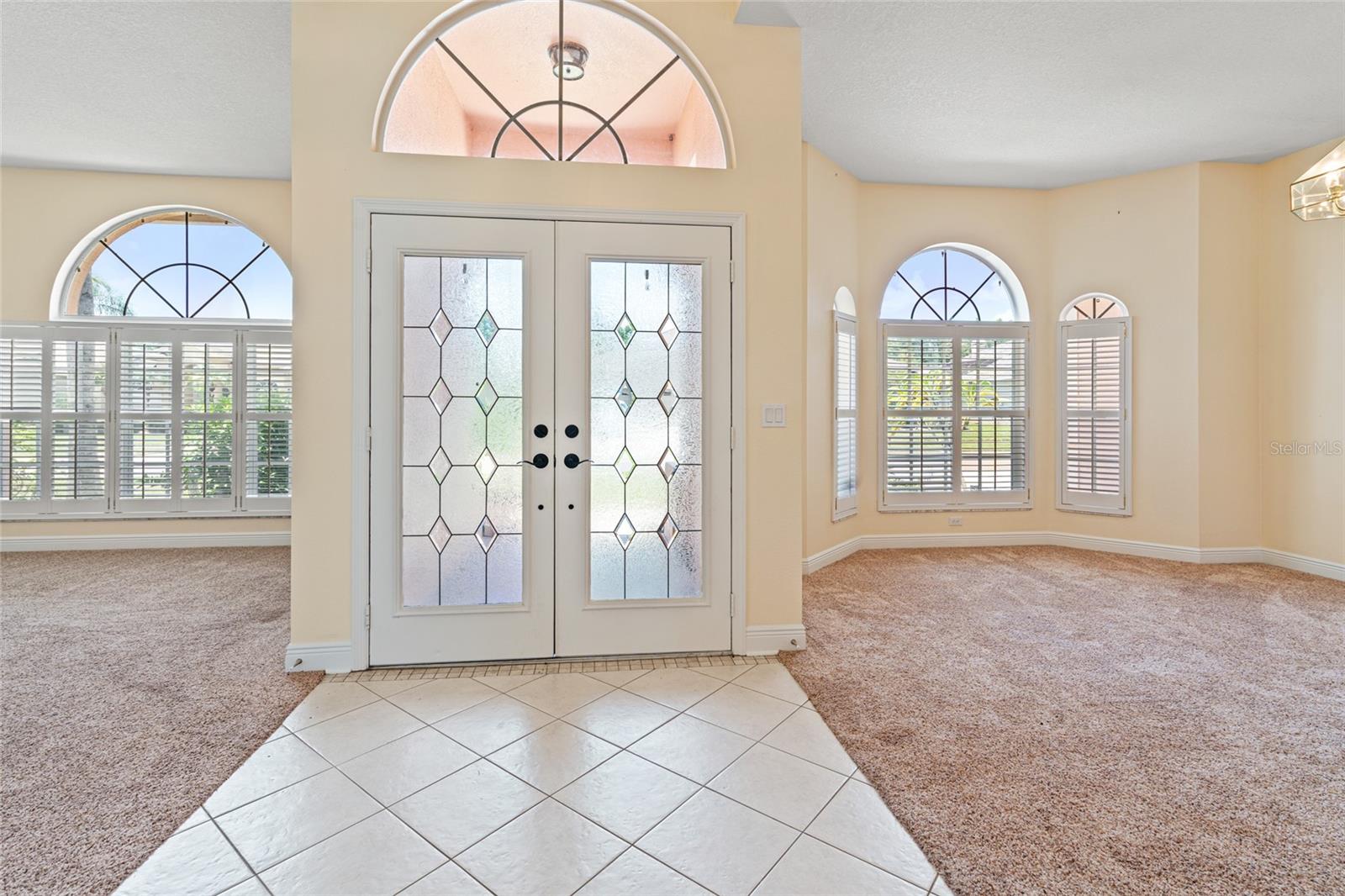 Listing photo id 5 for 1406 Deerbourne Drive