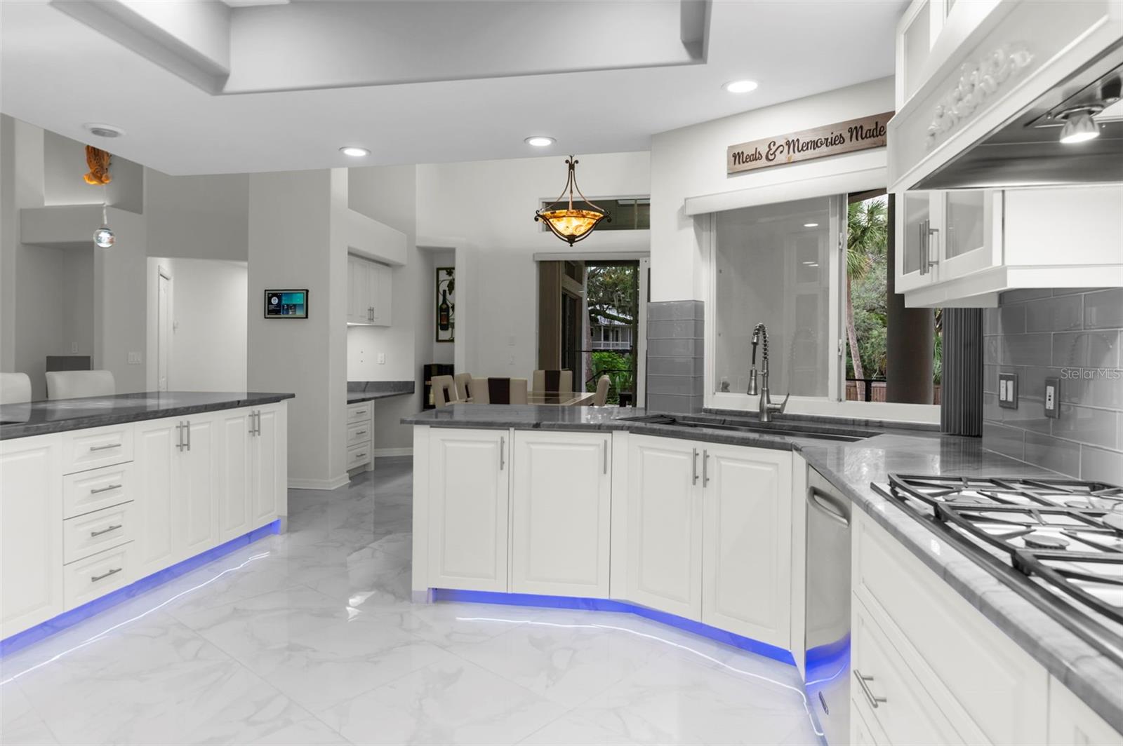 Listing photo id 8 for 1705 Meyers Cove Drive