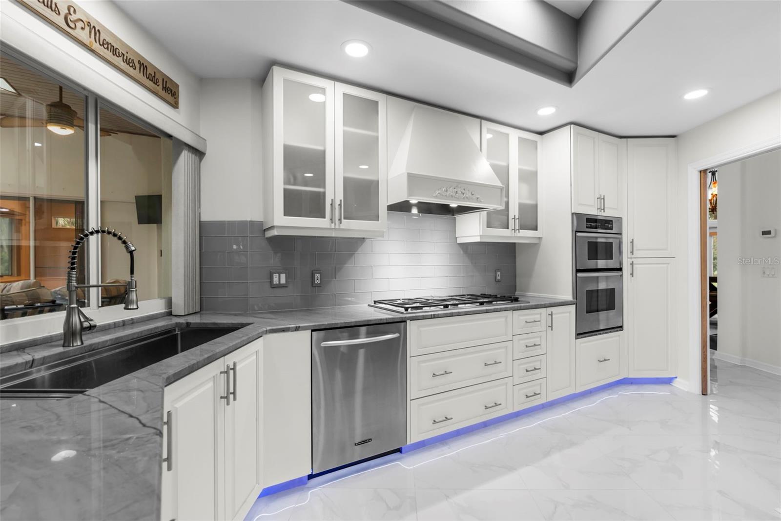 Listing photo id 11 for 1705 Meyers Cove Drive