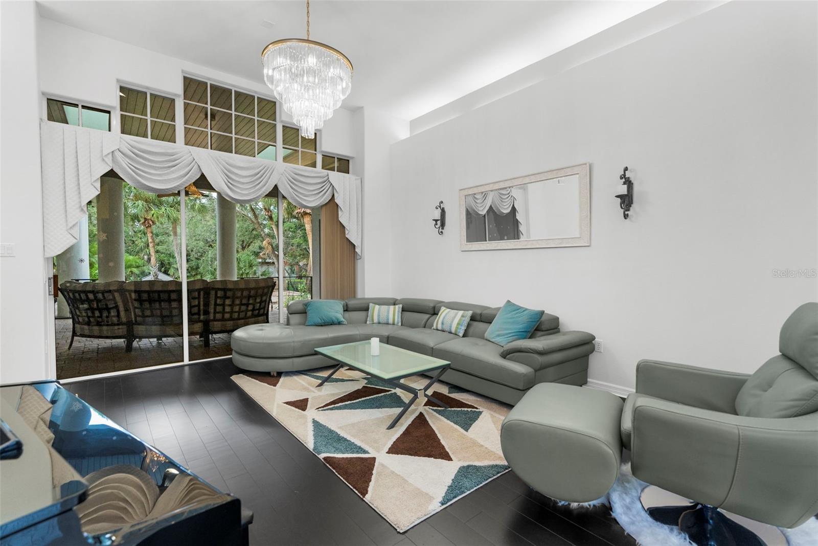 Listing photo id 4 for 1705 Meyers Cove Drive