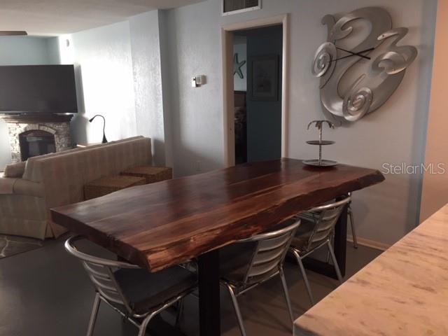 Image 4 of 21 For 9 Haig Place 806