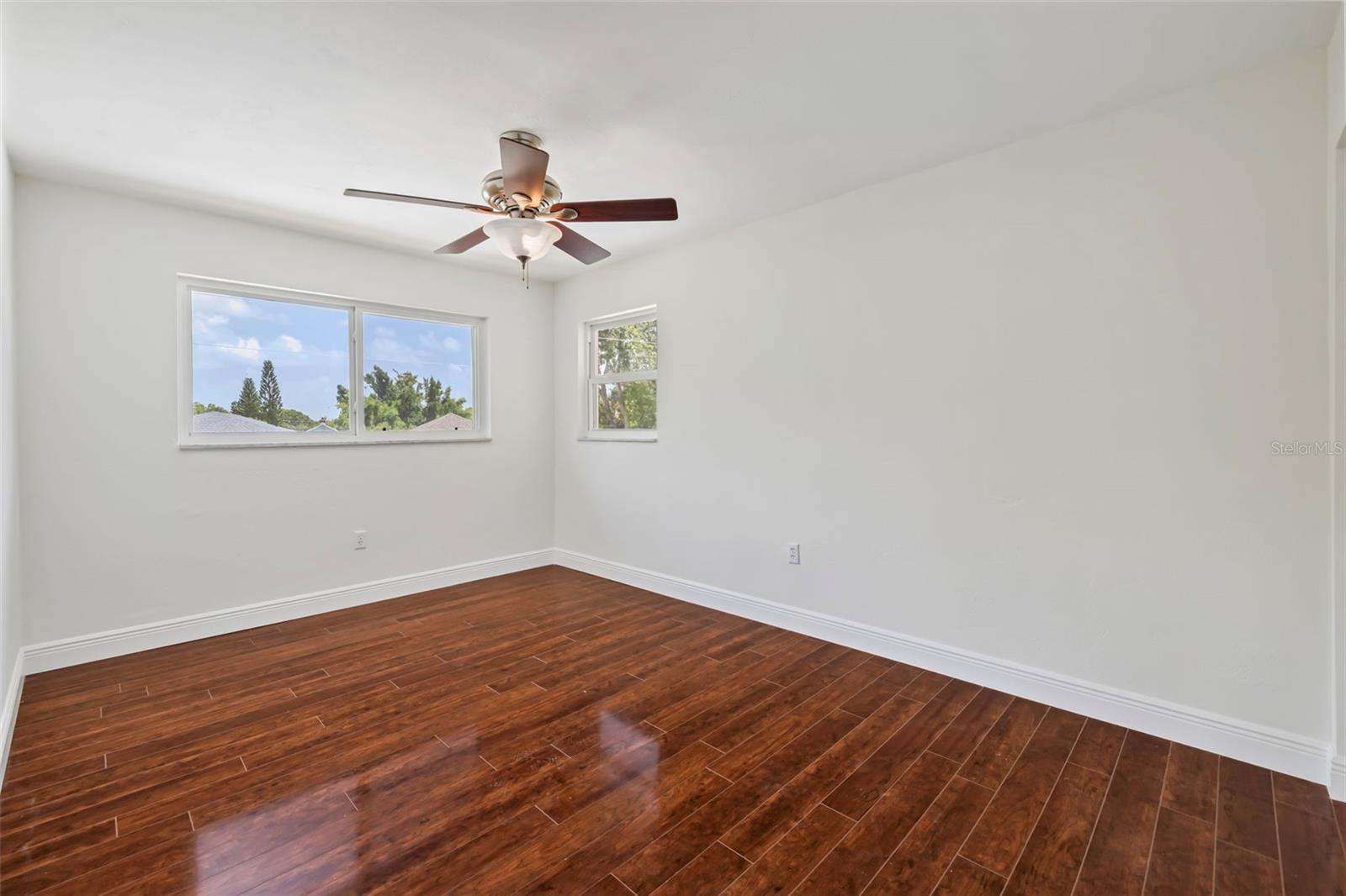 Image 16 of 30 For 445 32nd Avenue N W301
