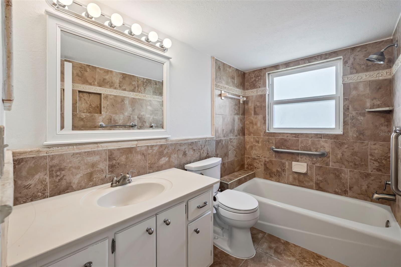 Image 19 of 30 For 445 32nd Avenue N W301