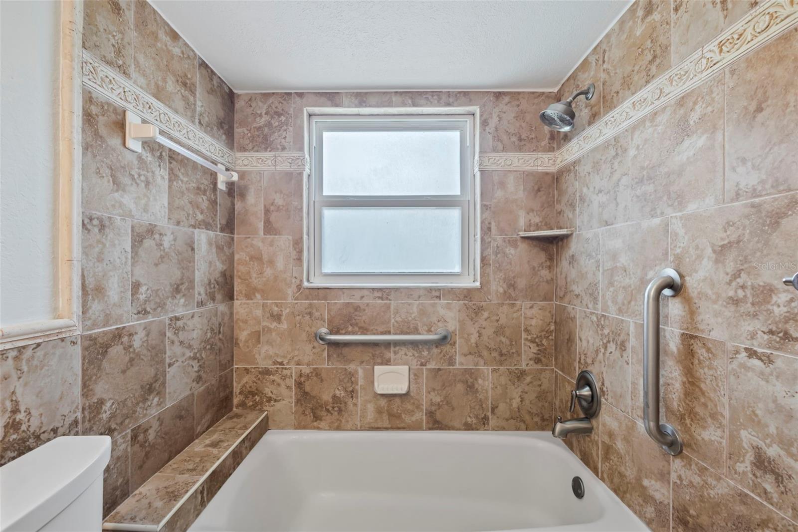 Image 21 of 30 For 445 32nd Avenue N W301