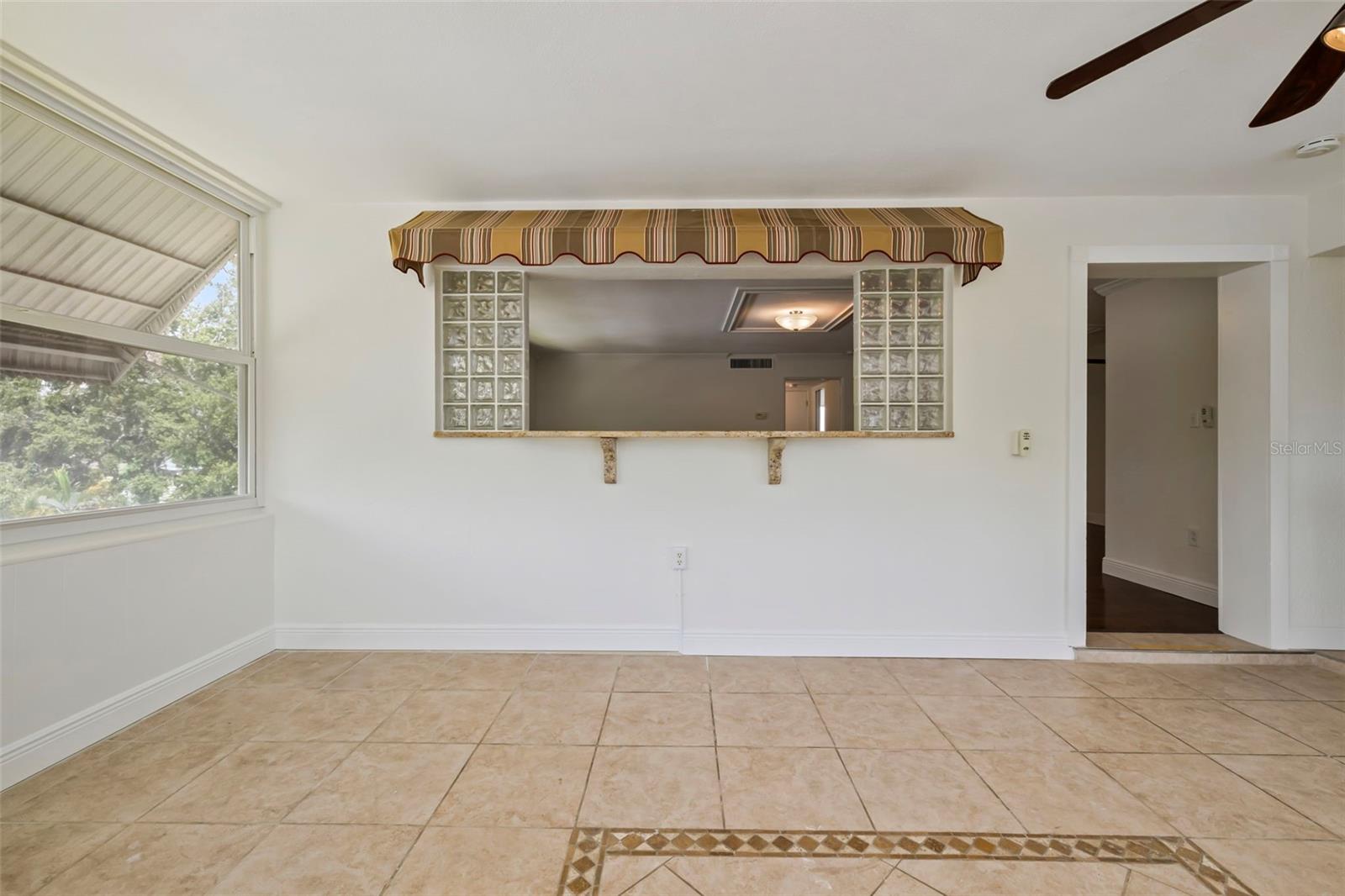 Image 5 of 30 For 445 32nd Avenue N W301