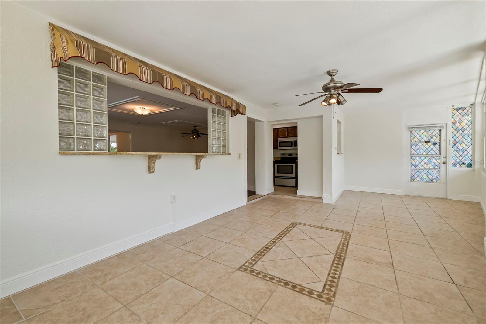 Image 6 of 30 For 445 32nd Avenue N W301