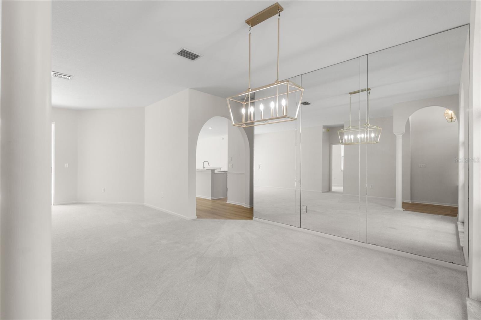 Listing photo id 18 for 15711 Muirfield Drive