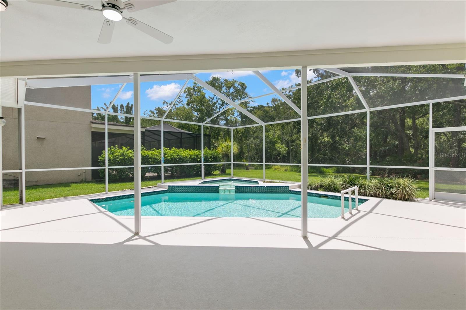 Listing photo id 19 for 15711 Muirfield Drive