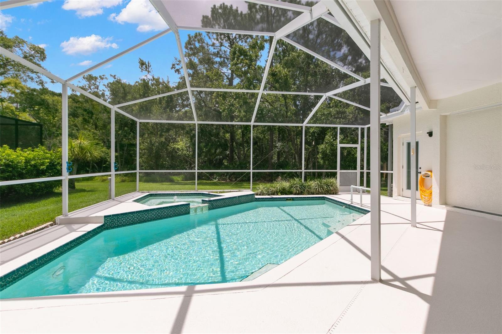 Listing photo id 20 for 15711 Muirfield Drive