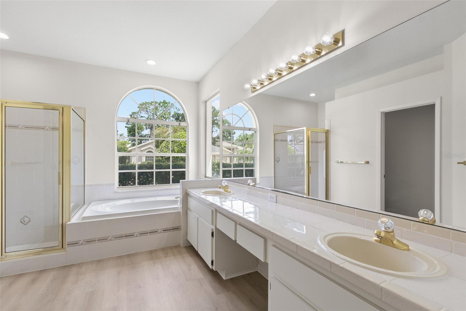 Listing photo id 31 for 15711 Muirfield Drive