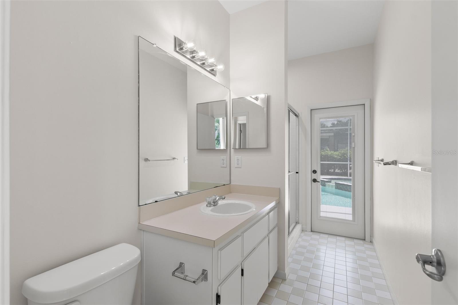Listing photo id 37 for 15711 Muirfield Drive