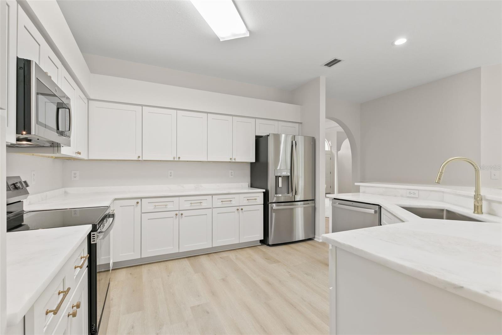 Listing photo id 4 for 15711 Muirfield Drive