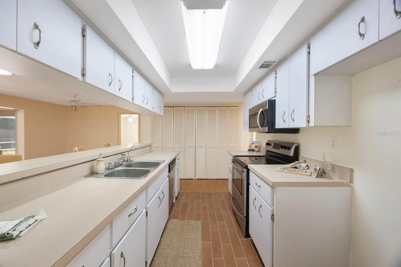 Image 18 of 50 For 1655 Sheffield Drive