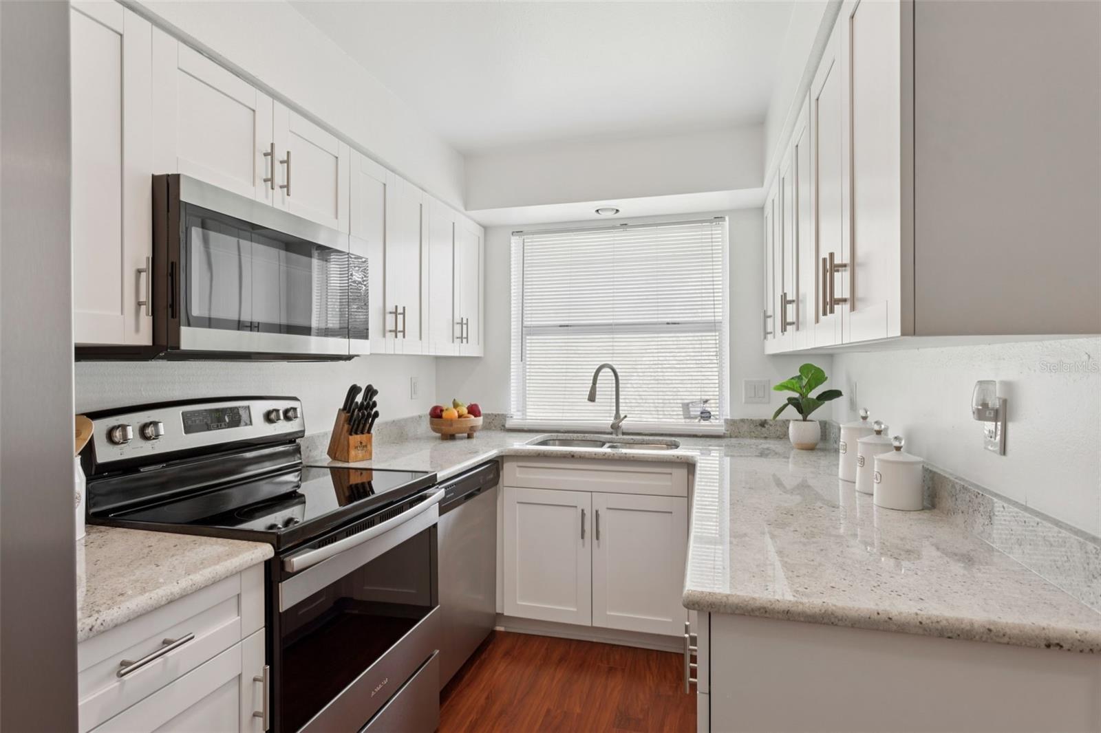 Image 4 of 31 For 7604 La Mesita Court